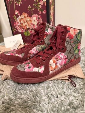 Gucci Supreme Blooms GH Logo High Top Sneakers Burgundy Suede Trim Dry Rose 40.5